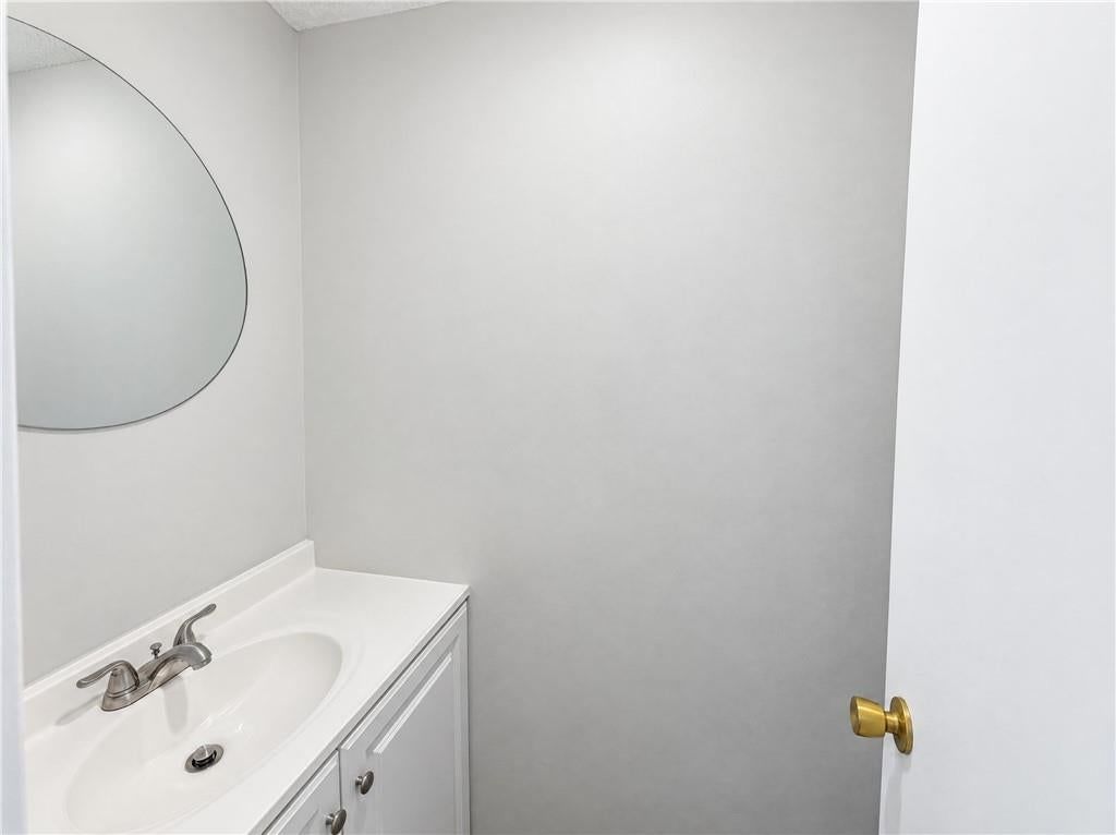 Photo 13 of 16 - 14416 Saint Andrews Drive, Grandview, MO 64030