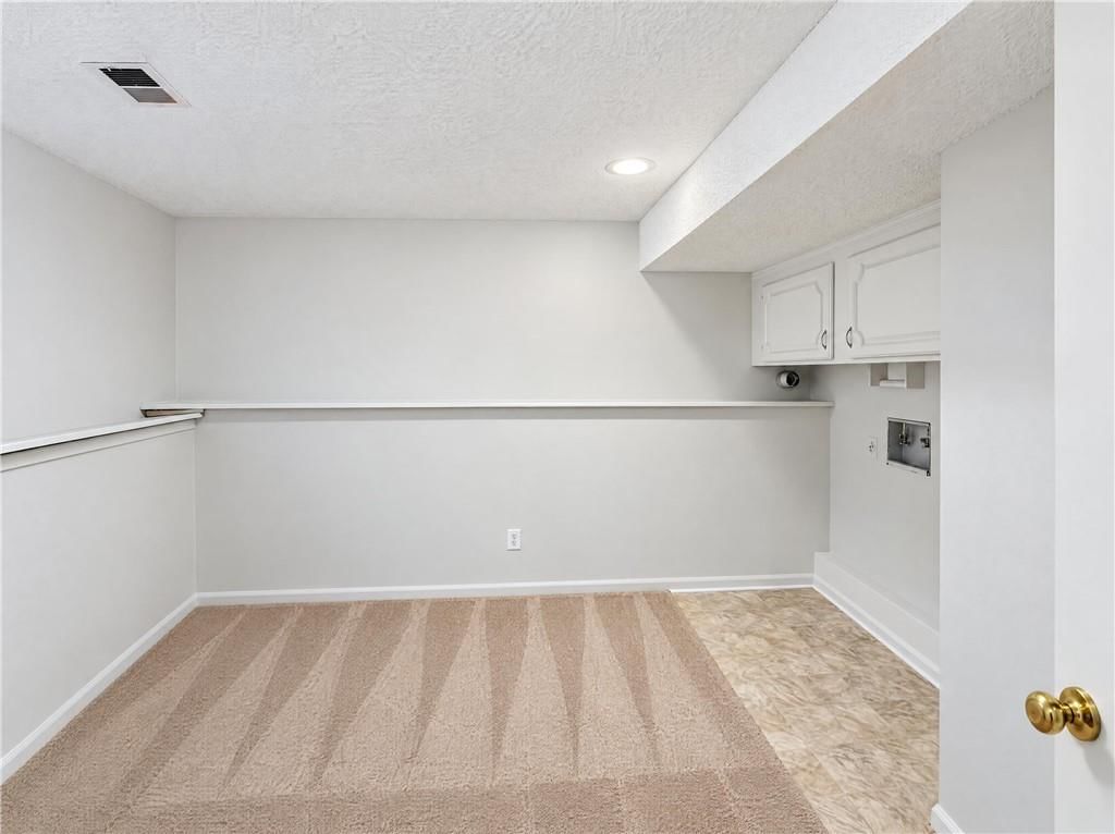 Photo 14 of 16 - 14416 Saint Andrews Drive, Grandview, MO 64030