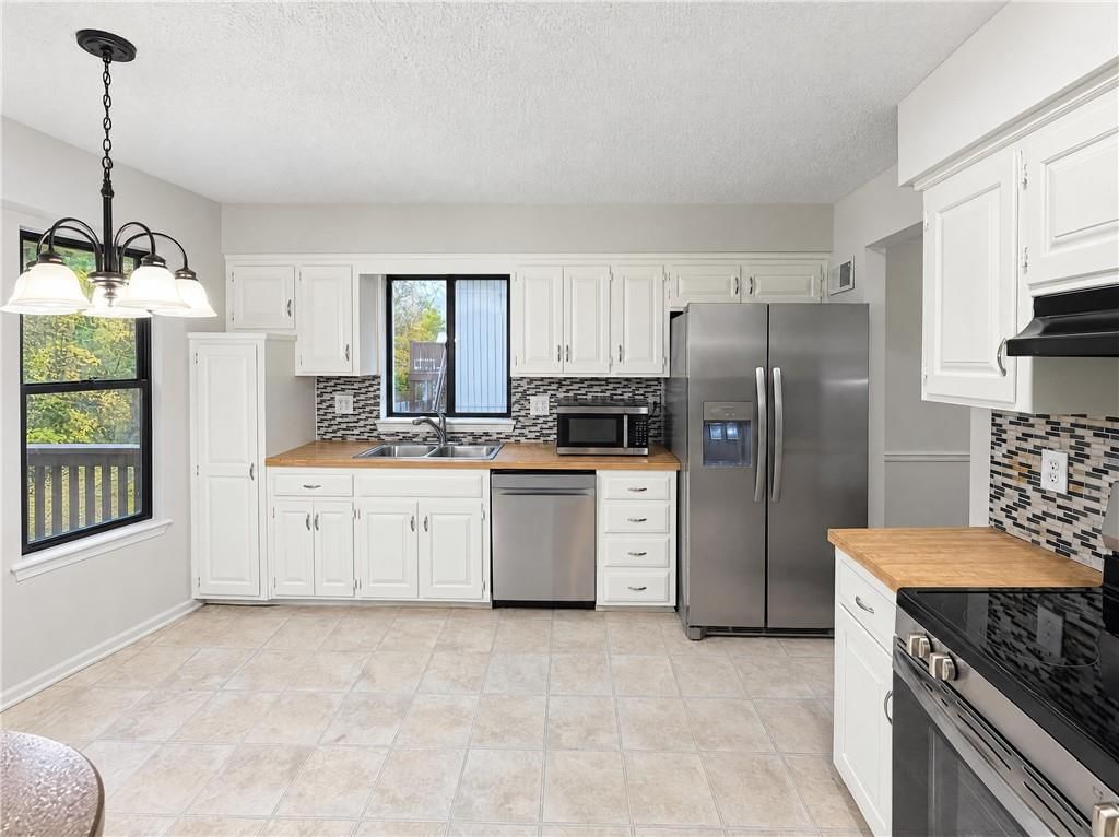 14416 Saint Andrews Drive, Grandview, MO: listing photo 2