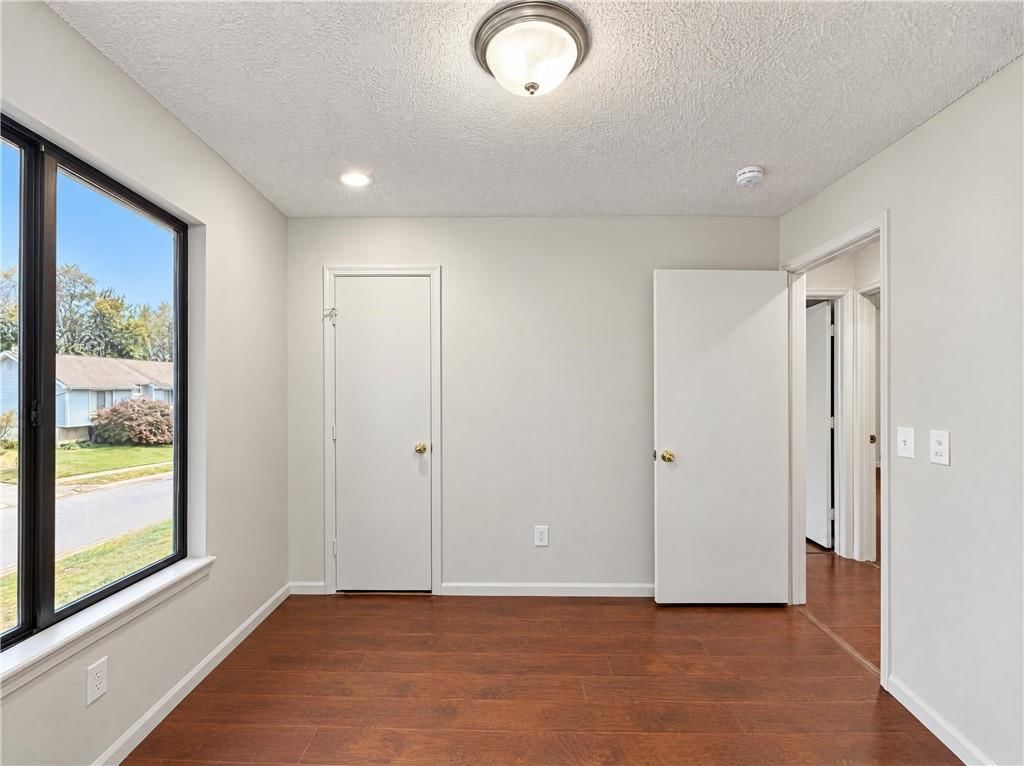 Photo 8 of 16 - 14416 Saint Andrews Drive, Grandview, MO 64030