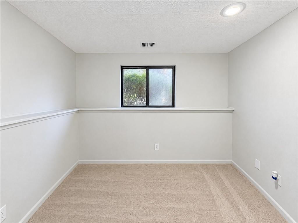 Carpet at 14416 Saint Andrews Drive, Grandview, MO 64030