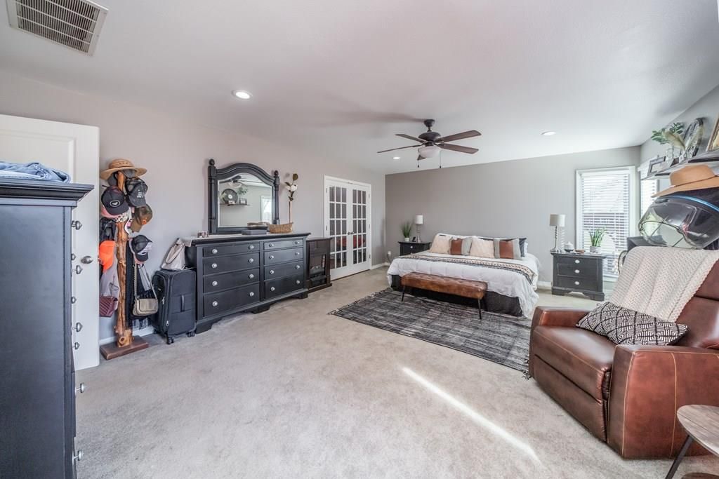 Photo 7 of 37 - 2724 Country Club Cir N/A
