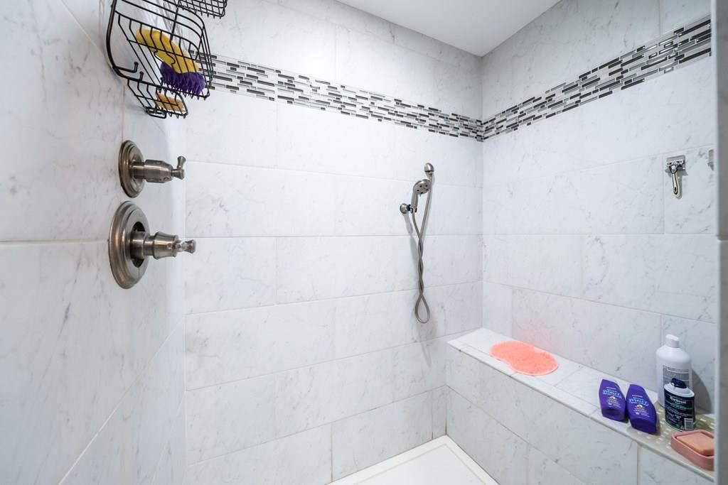 Photo 10 of 37 - 2724 Country Club Cir N/A