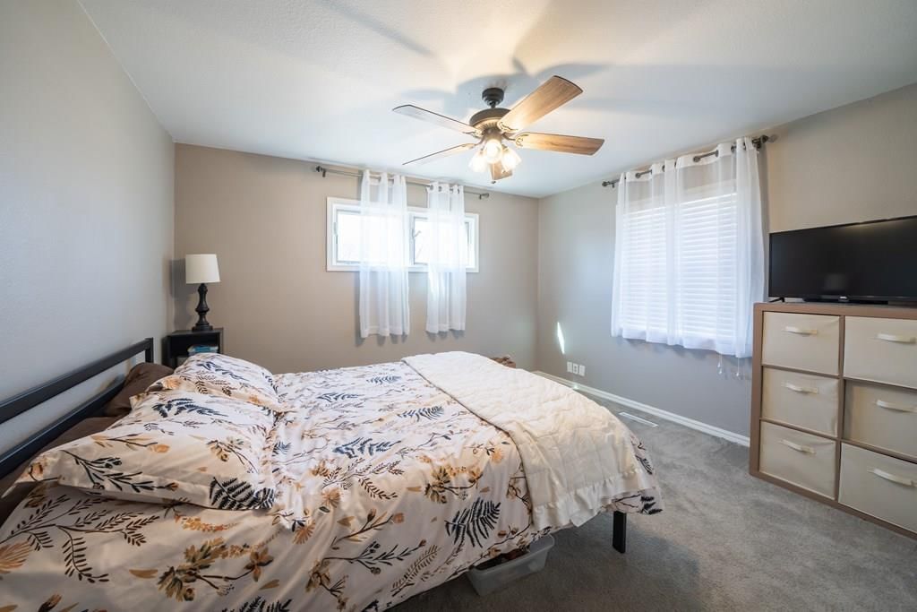 Photo 12 of 37 - 2724 Country Club Cir N/A