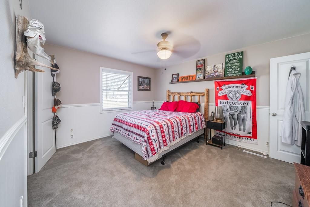 Photo 14 of 37 - 2724 Country Club Cir N/A