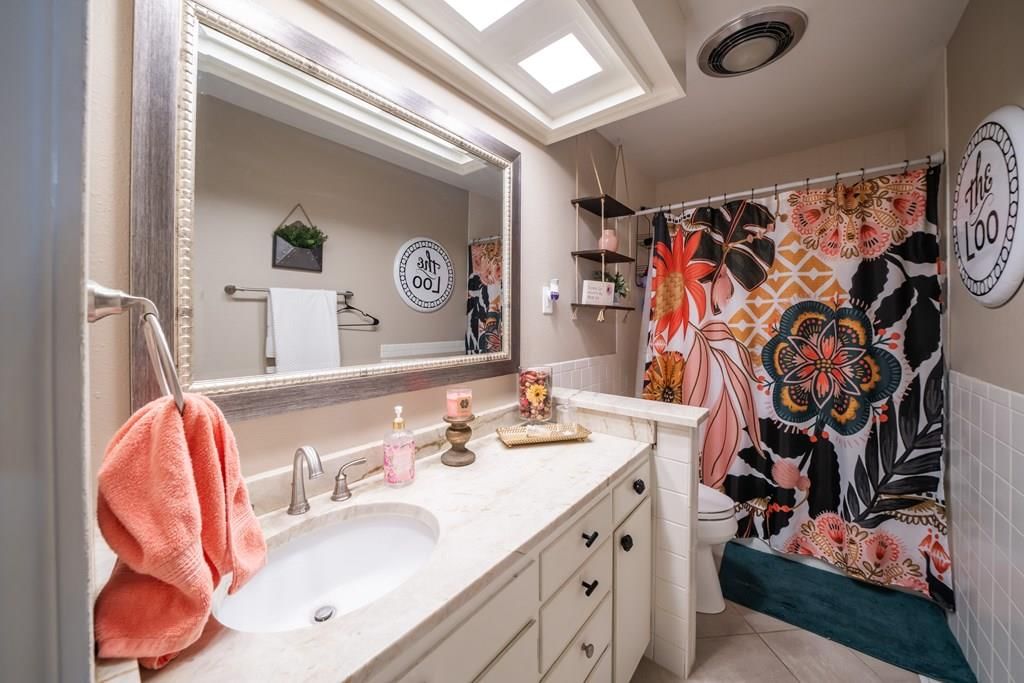 Photo 16 of 37 - 2724 Country Club Cir N/A