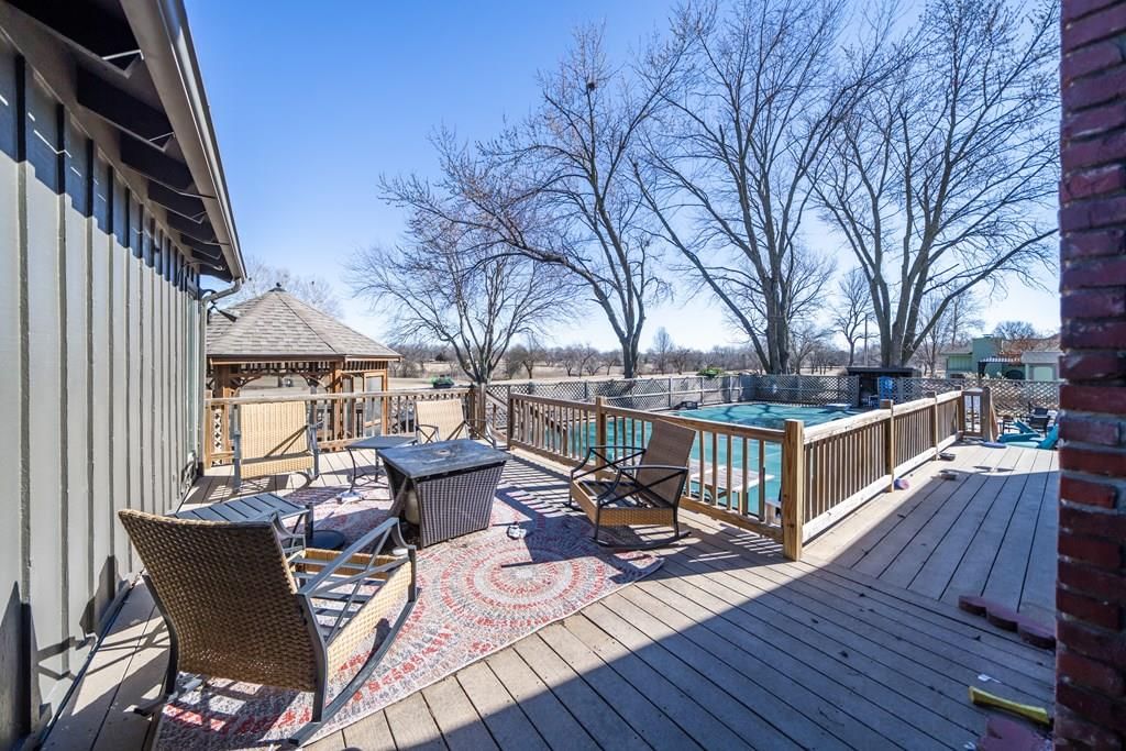 Photo 19 of 37 - 2724 Country Club Cir N/A