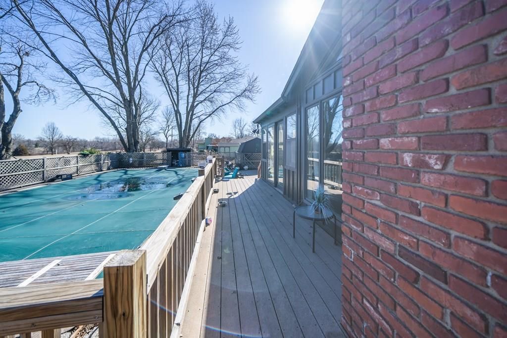 Photo 20 of 37 - 2724 Country Club Cir N/A