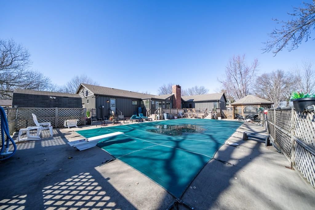 Photo 22 of 37 - 2724 Country Club Cir N/A