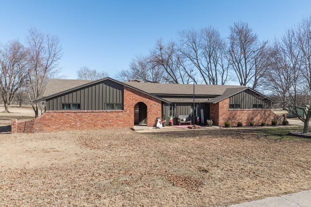 Photo 31 of 37 - 2724 Country Club Cir N/A