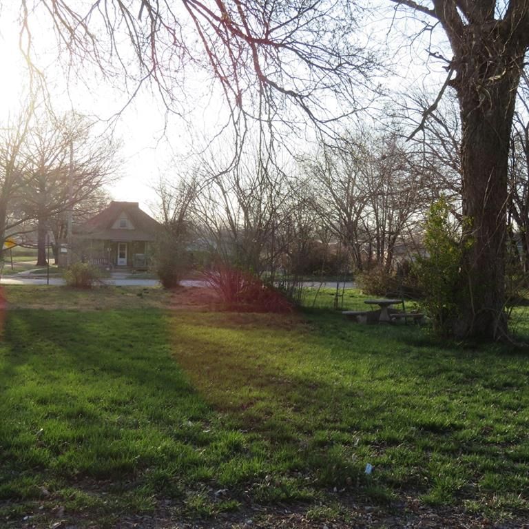 303 S STATE Street, Iola, KS