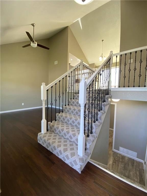Photo 11 of 74 - 613 E Bristol Ln