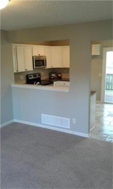 Photo 7 of 20 - 607 E Bristol Ln