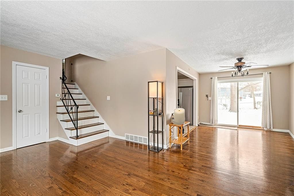 10001 Cambridge Avenue — photo 10