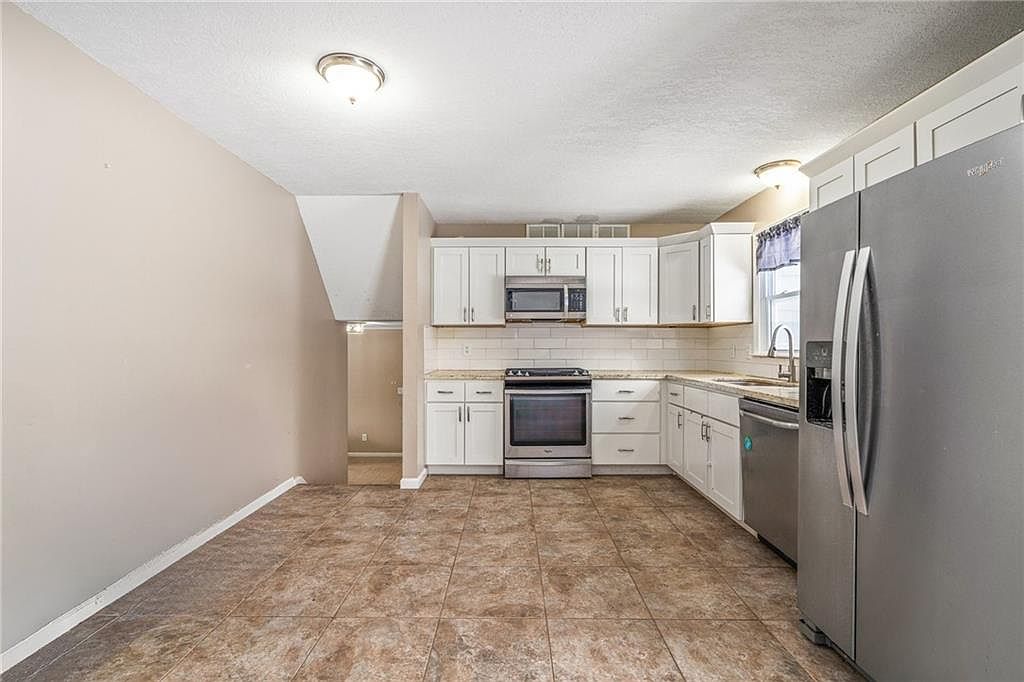 10001 Cambridge Avenue — photo 12