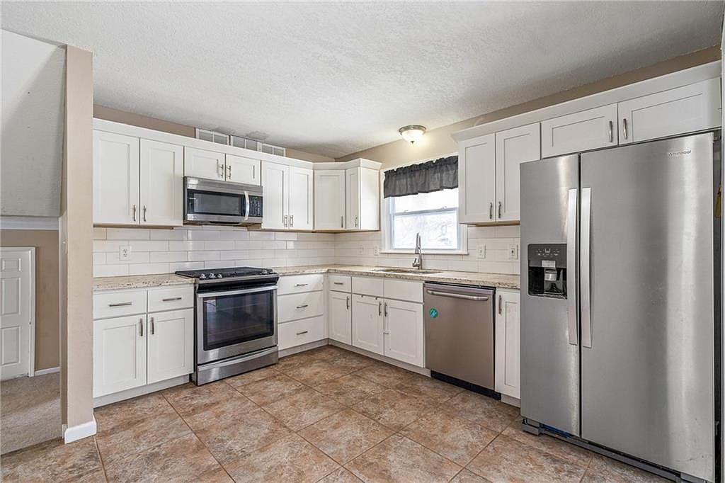 10001 Cambridge Avenue — photo 13