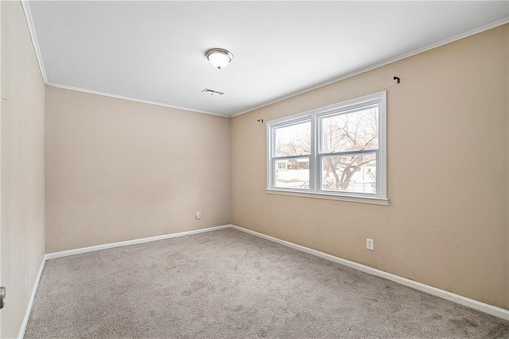 10001 Cambridge Avenue — photo 20