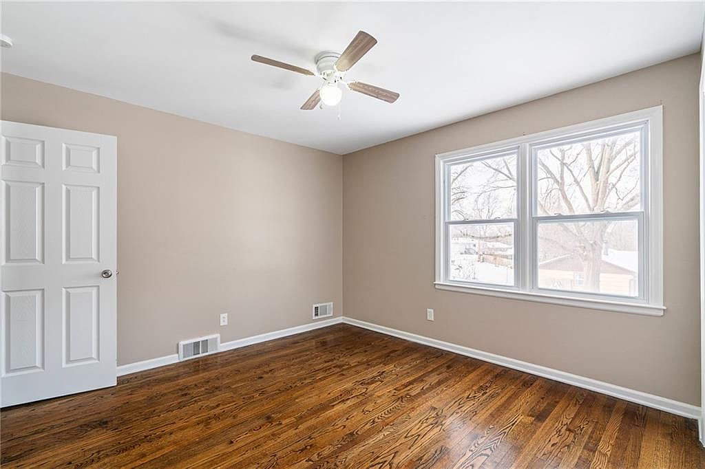 10001 Cambridge Avenue — photo 24