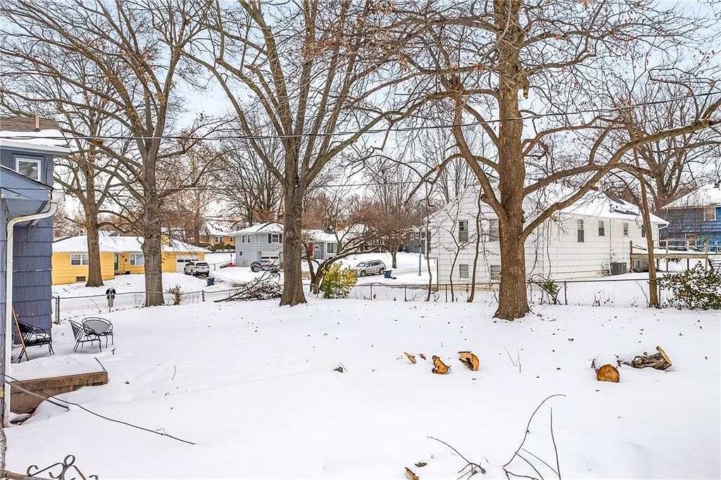 10001 Cambridge Avenue — photo 36