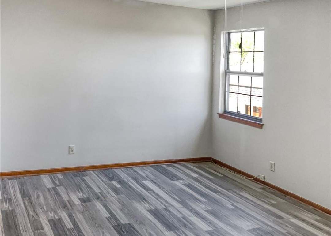 10007 W 86th Terrace — photo 2