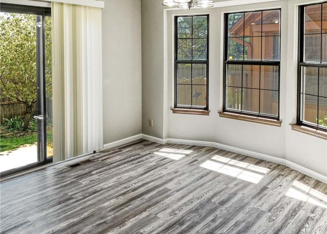 10007 W 86th Terrace — photo 12