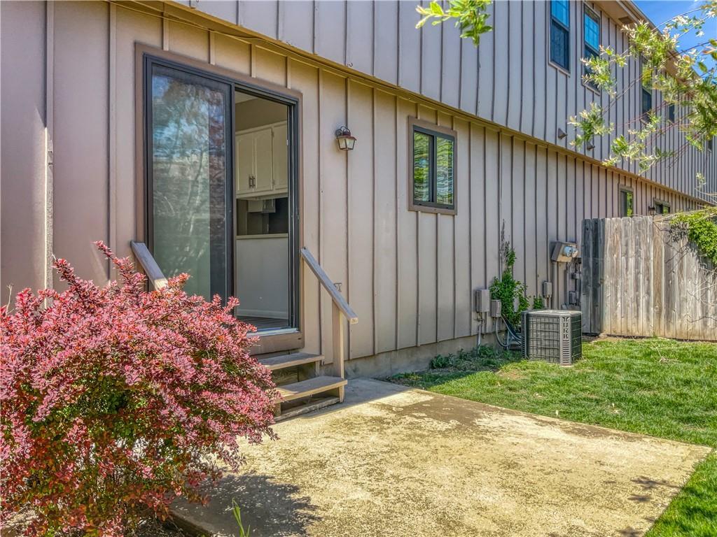 10007 W 86th Terrace — photo 18