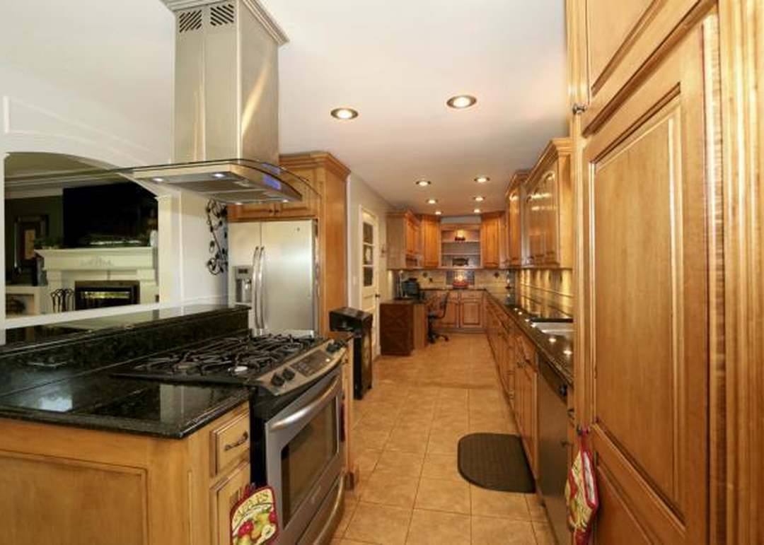 10012 JOHNSON DRIVE — photo 8