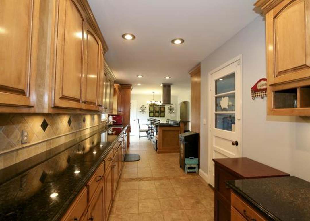 10012 JOHNSON DRIVE — photo 14