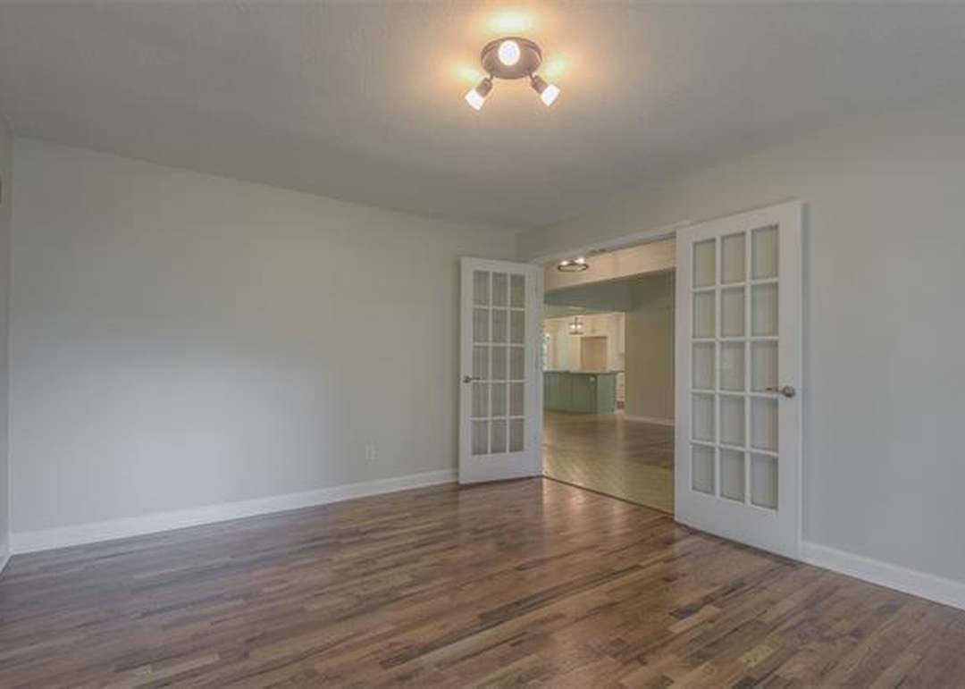 10019 Knox Drive — photo 13