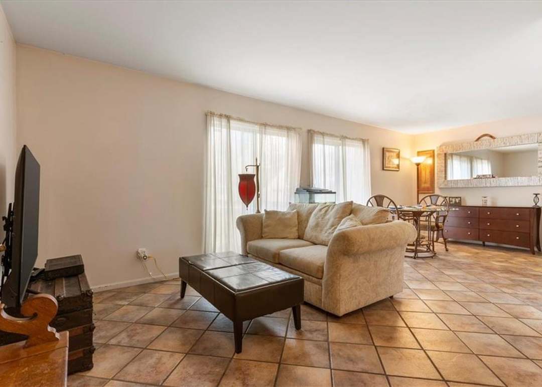 10025 Hocker Drive — photo 2