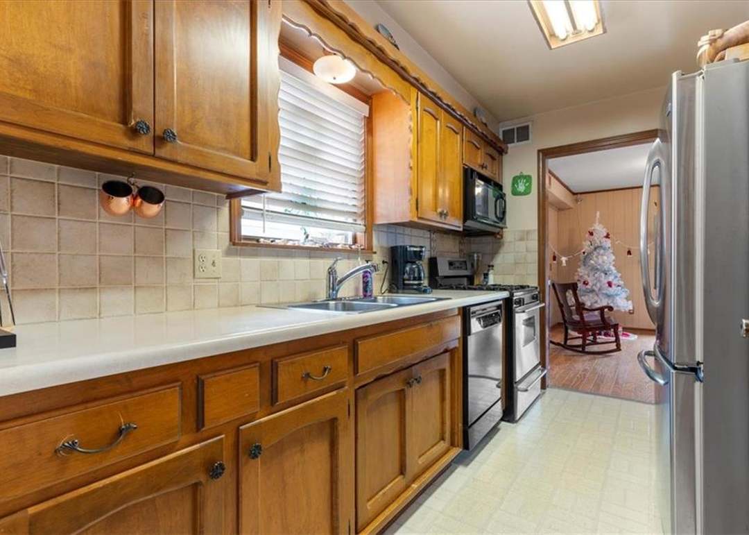 10025 Hocker Drive — photo 4