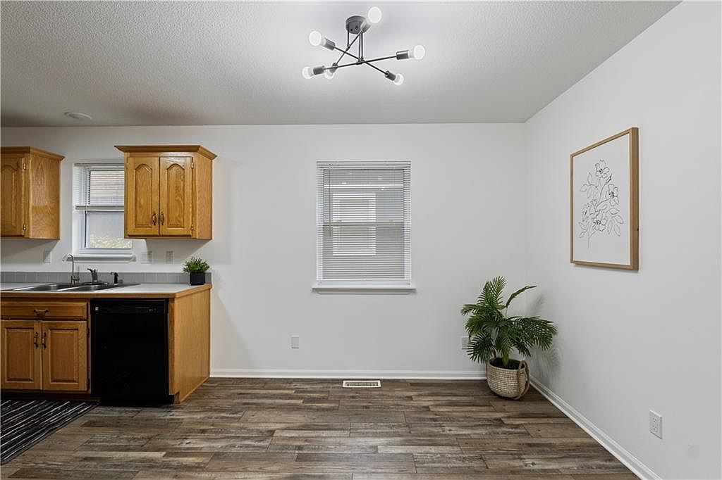 101 S 5th Street — photo 10