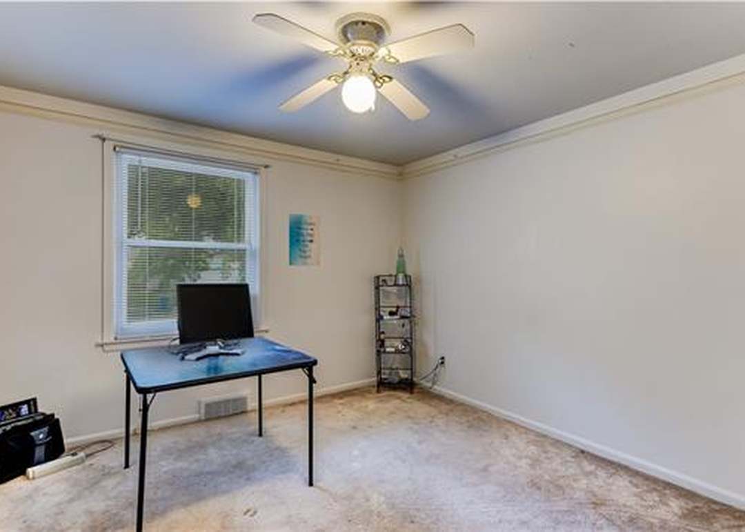 10201 Lamar Avenue — photo 18