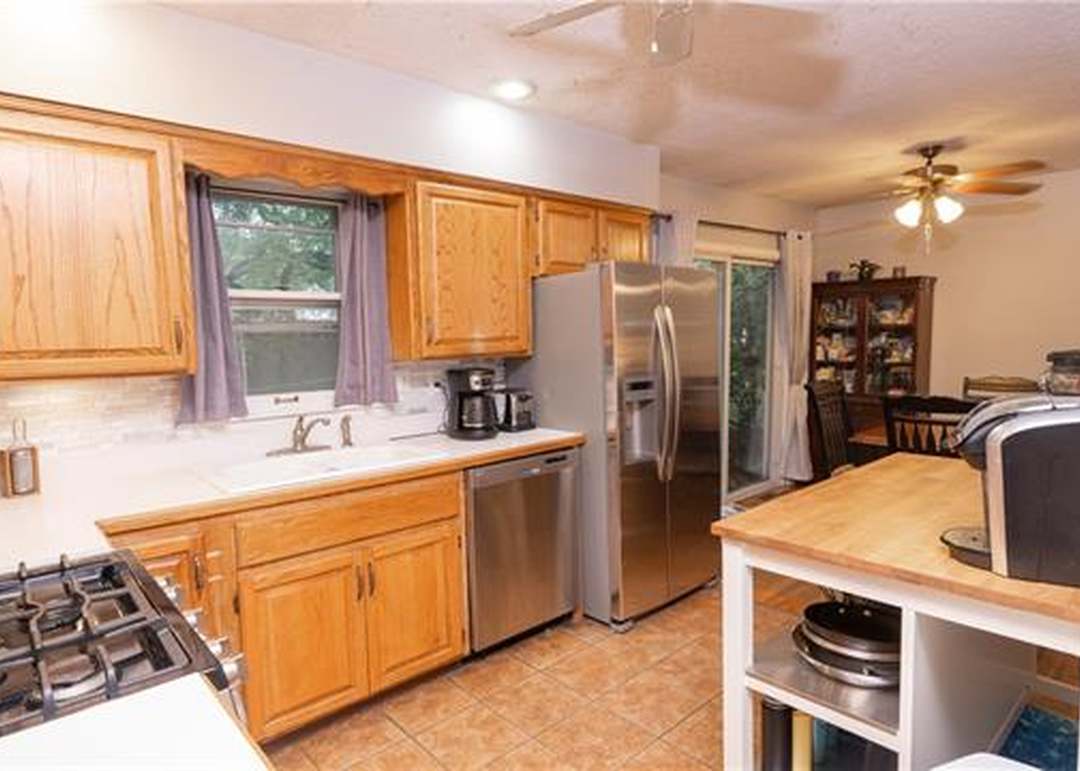 10202 Moody Park Drive — photo 4