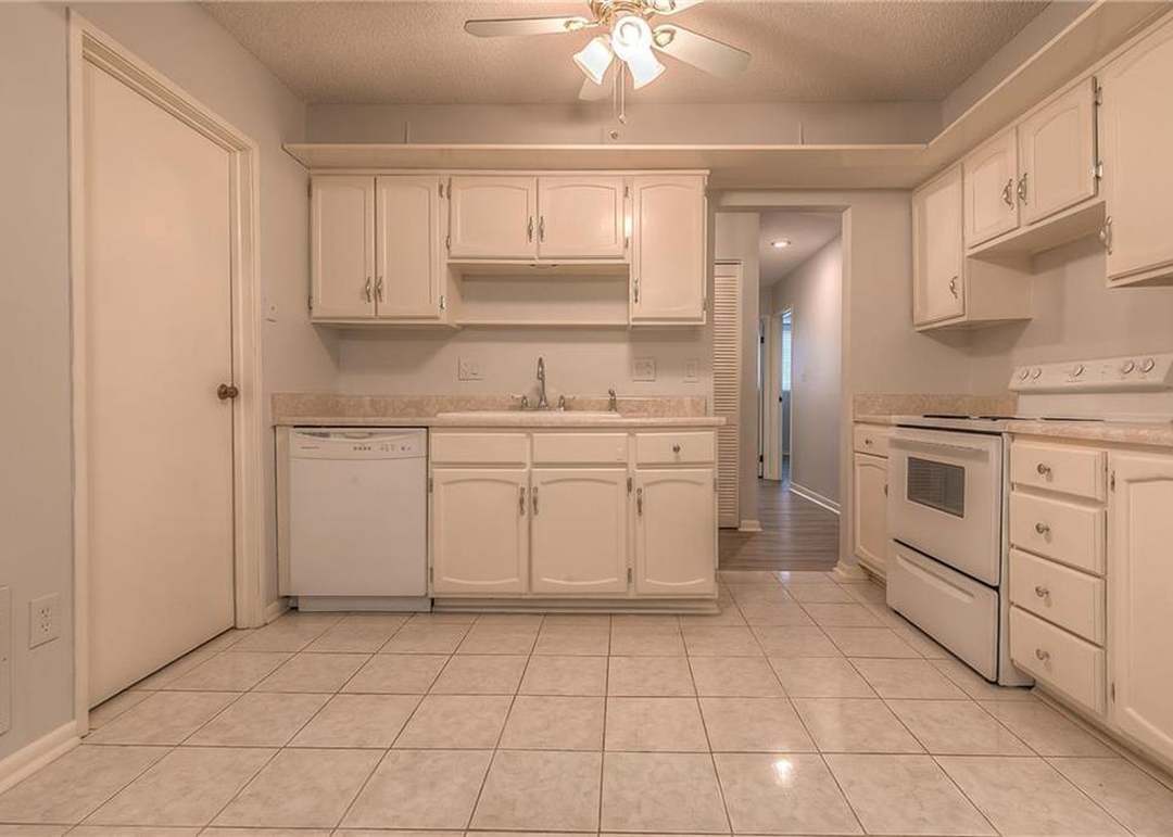 10204 W 96th Terrace — photo 13