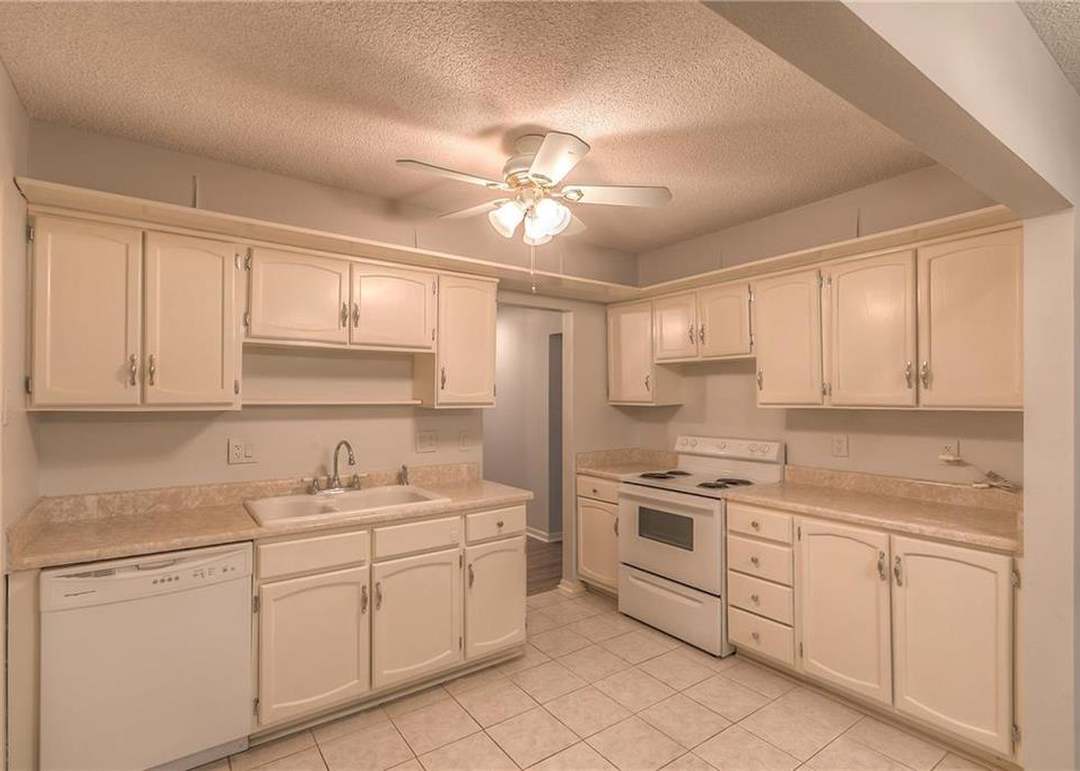 10204 W 96th Terrace — photo 15