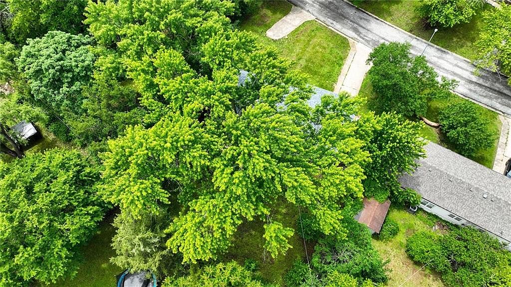 10217 Wheeling Avenue — photo 9