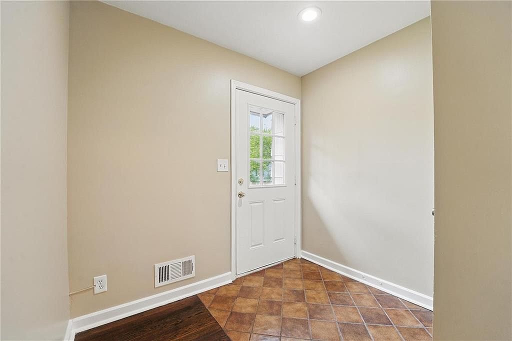 10217 Wheeling Avenue — photo 12
