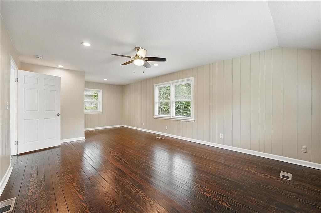 10217 Wheeling Avenue — photo 23