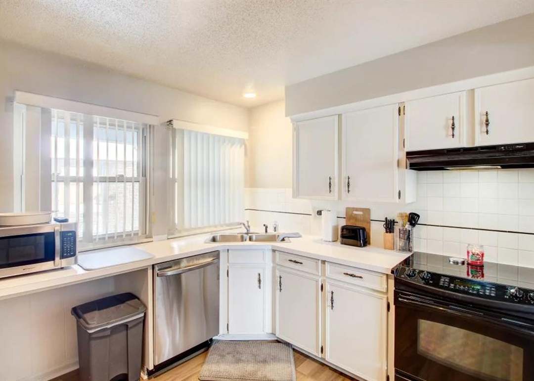 10233 Robinson Street — photo 7