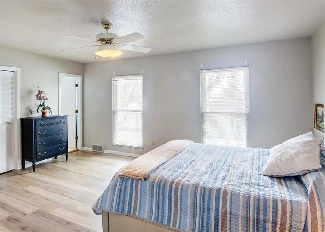 10233 Robinson Street — photo 22