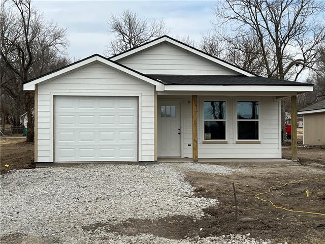 104 Walnut Avenue — photo 1