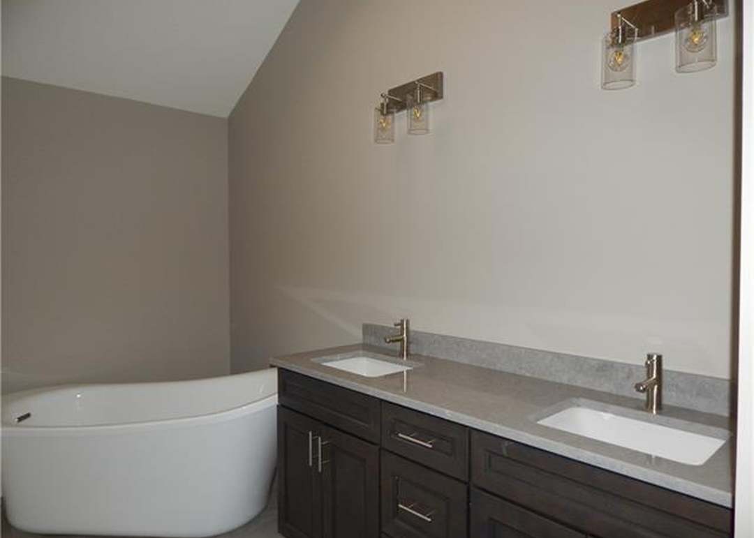 105 Brookwood Court — photo 25