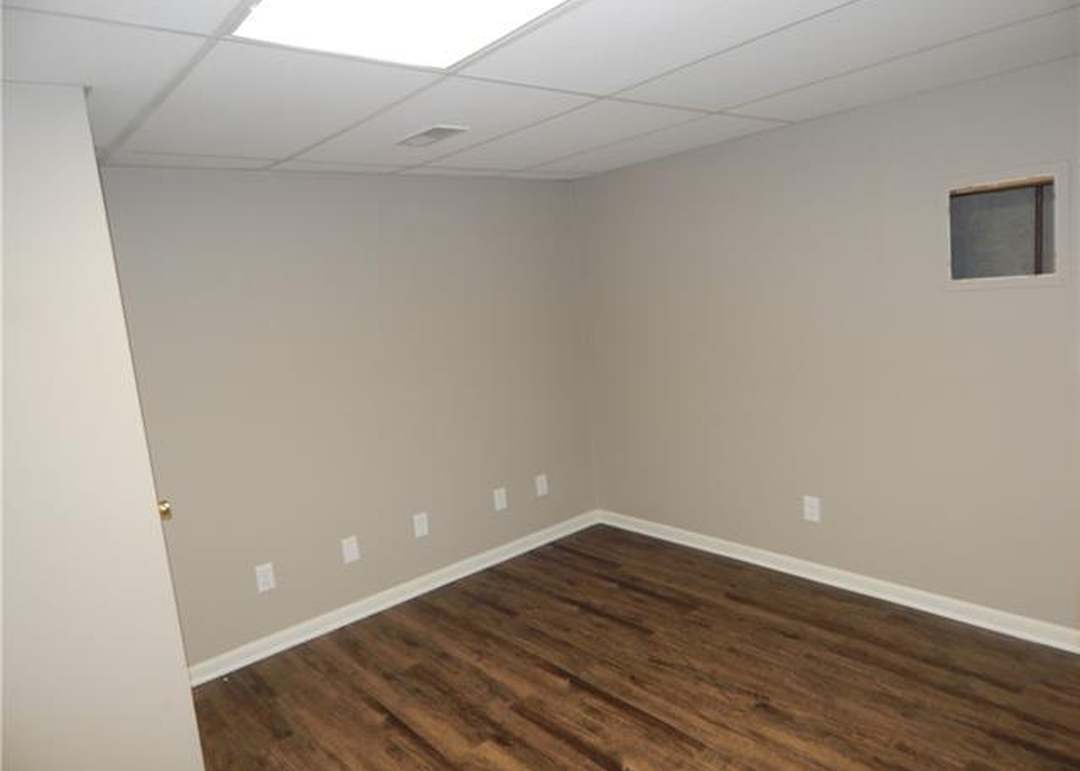 105 Brookwood Court — photo 36