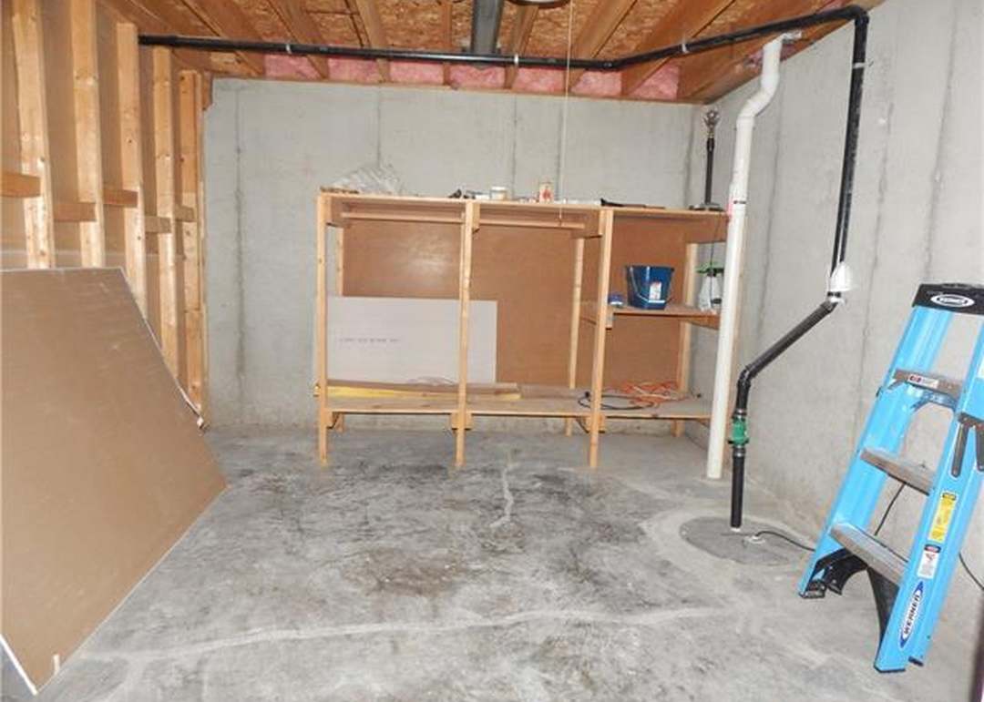 105 Brookwood Court — photo 40