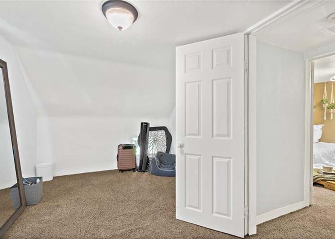 105 E Washington Street — photo 7