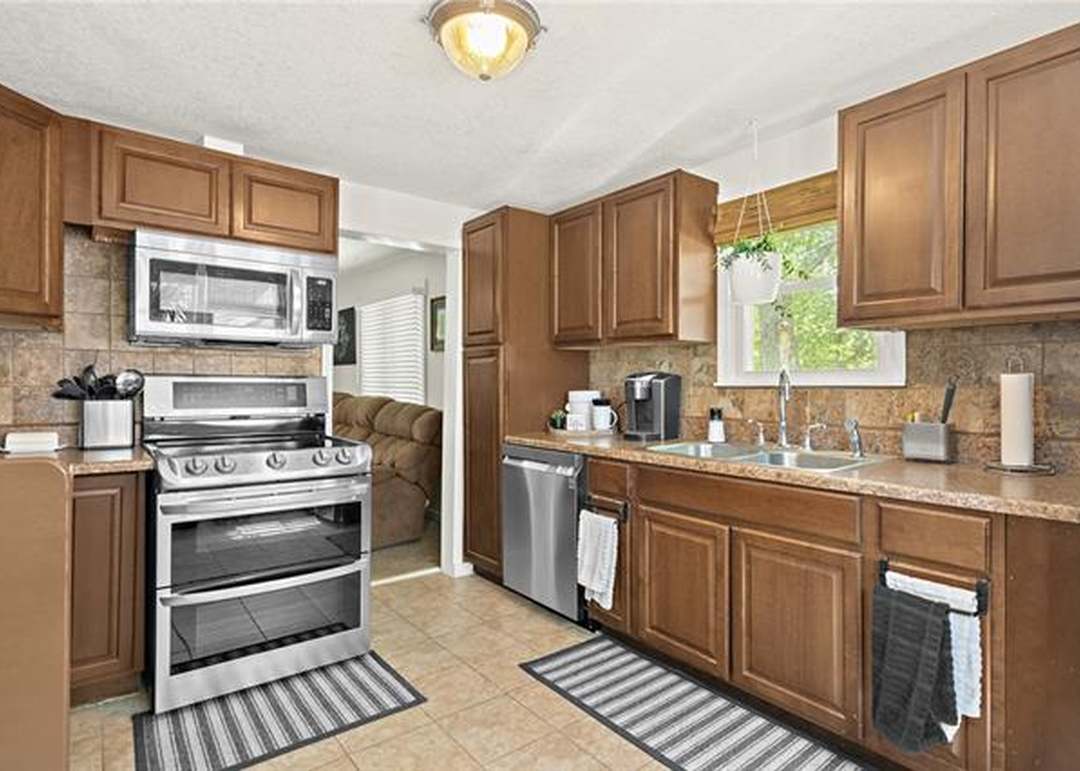 105 E Washington Street — photo 9
