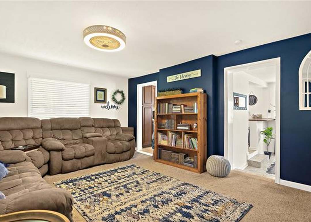 105 E Washington Street — photo 10
