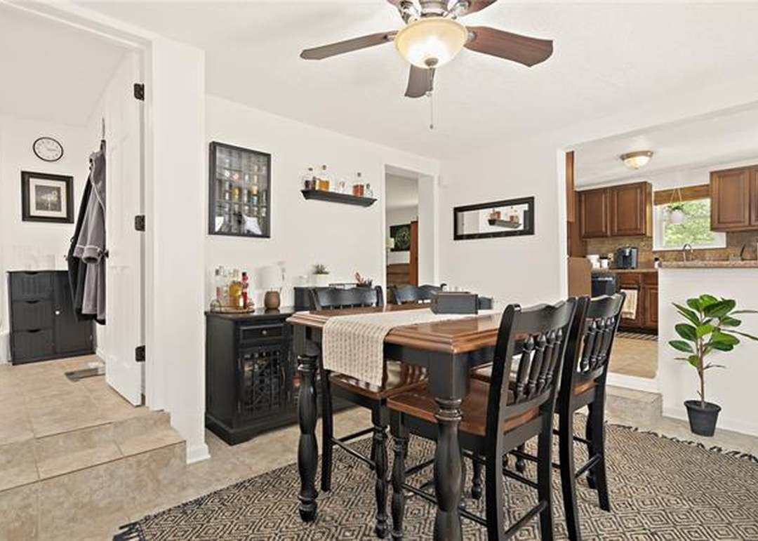 105 E Washington Street — photo 17