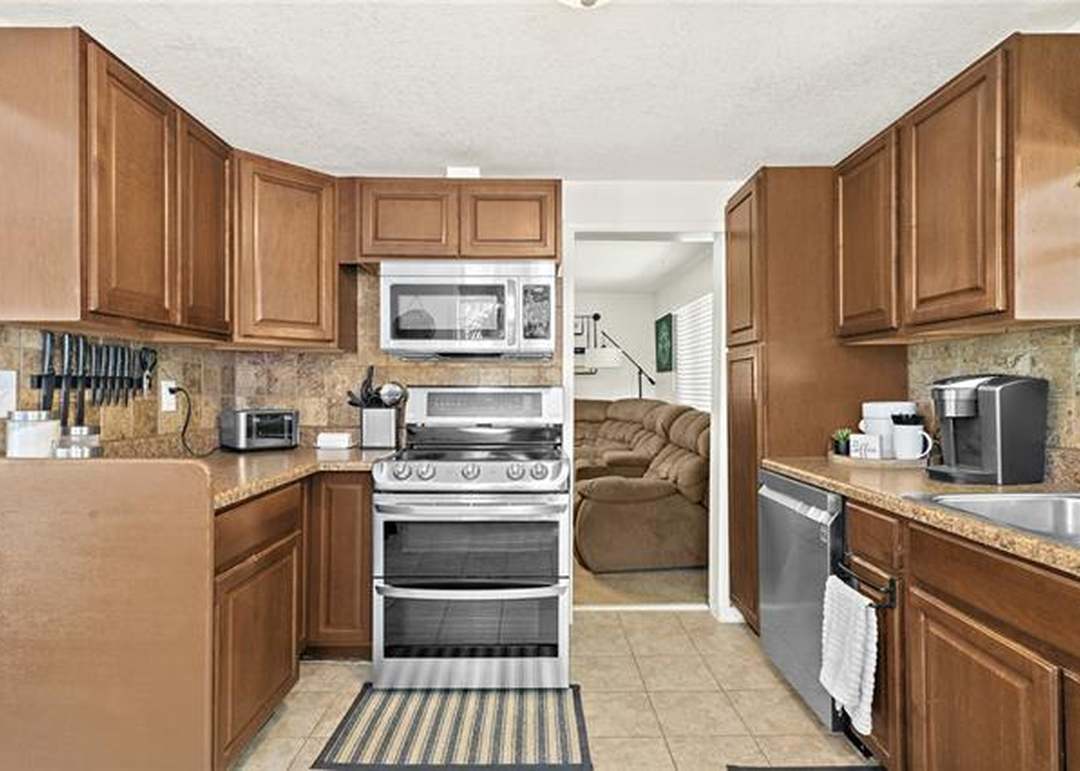 105 E Washington Street — photo 19
